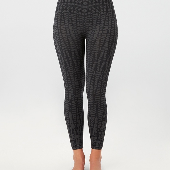 SPANX LAMN Seamless Leggings - Black Geometric NWT - Picture 3 of 4